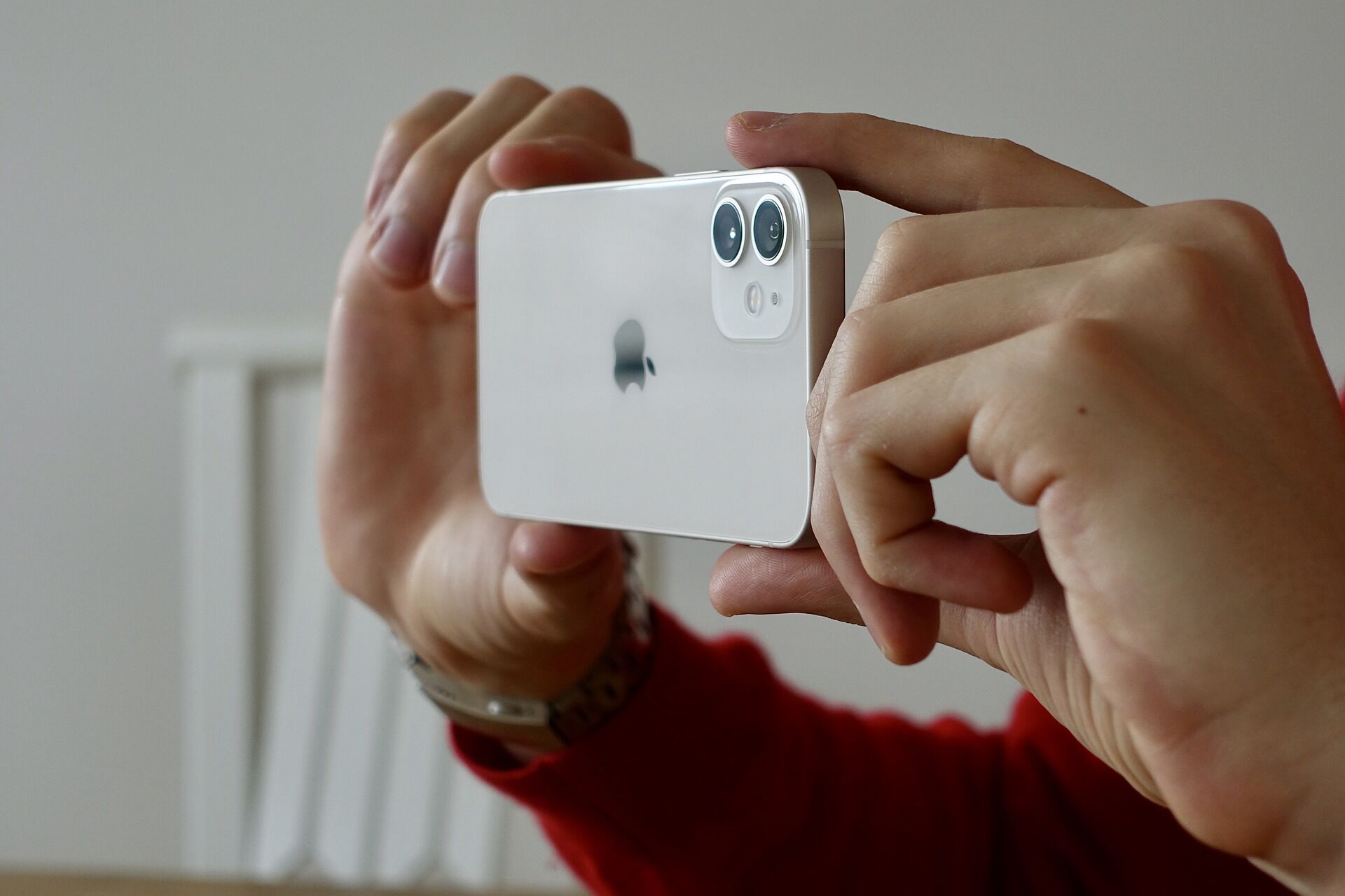 iphone-12-5755366_1920